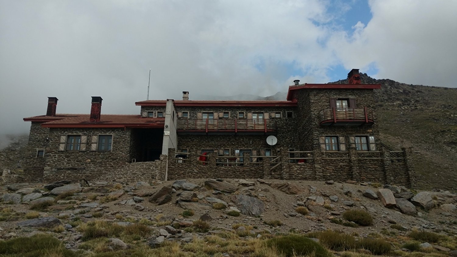 Licitadas las obras de mejora funcional y eficiencia energética de los refugios de Sierra Nevada