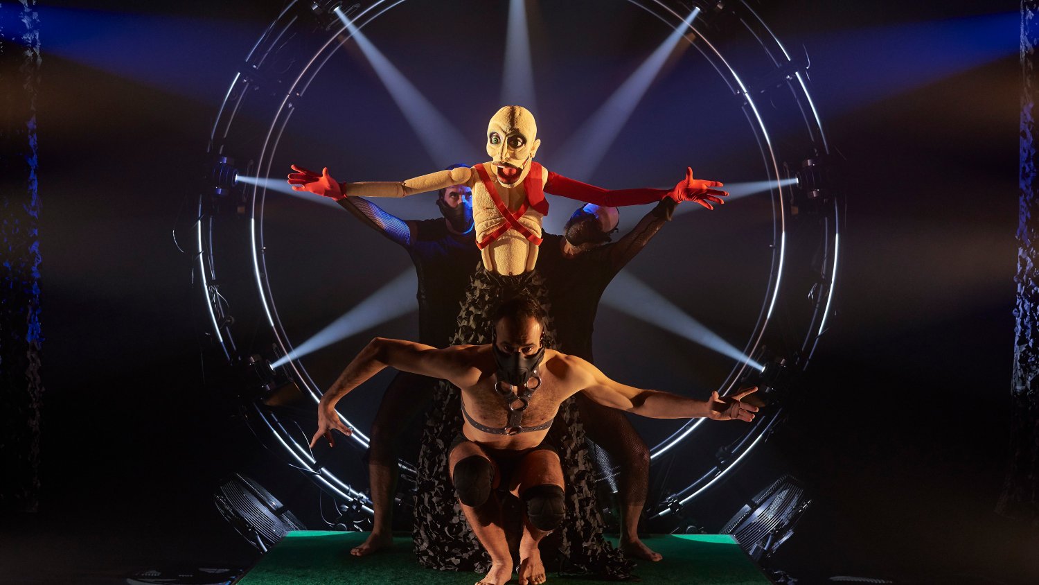 La Red Andaluza de Teatros Públicos programa en Nerja a la compañía El espejo negro y su 'Espejismo'