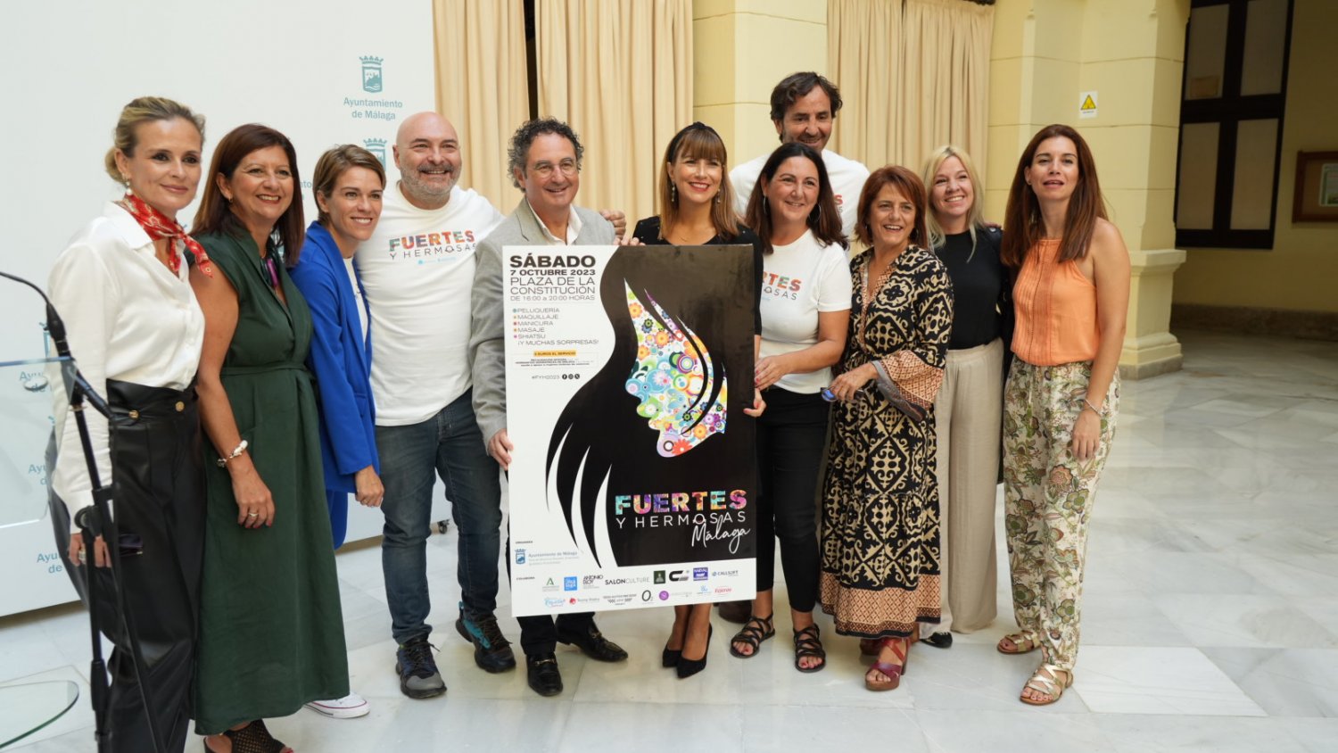 El centro de Málaga se convierte en un salón de belleza para apoyar la lucha contra la violencia de género
