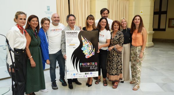 El centro de Málaga se convierte en un salón de belleza para apoyar la lucha contra la violencia de género