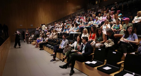Pacientes con cáncer de mama y familiares aprenden sobre herramientas de apoyo y mejora de su calidad de vida