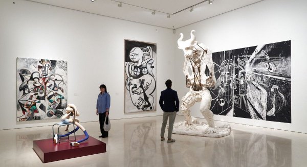 Abierta al público la exposición 'El eco de Picasso' con 85 obras de 54 creadores