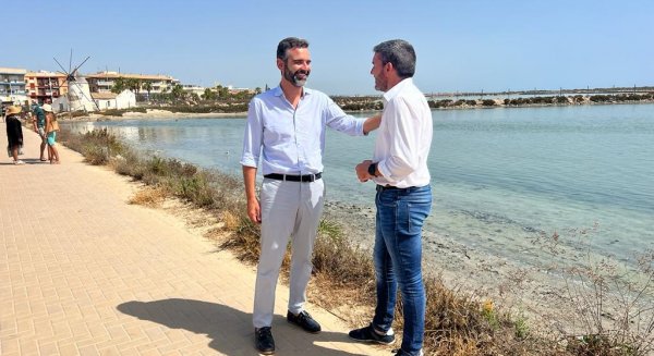 El consejero de Sostenibilidad y Medio Ambiente y su homólogo murciano alinean acciones en favor de la economía azul