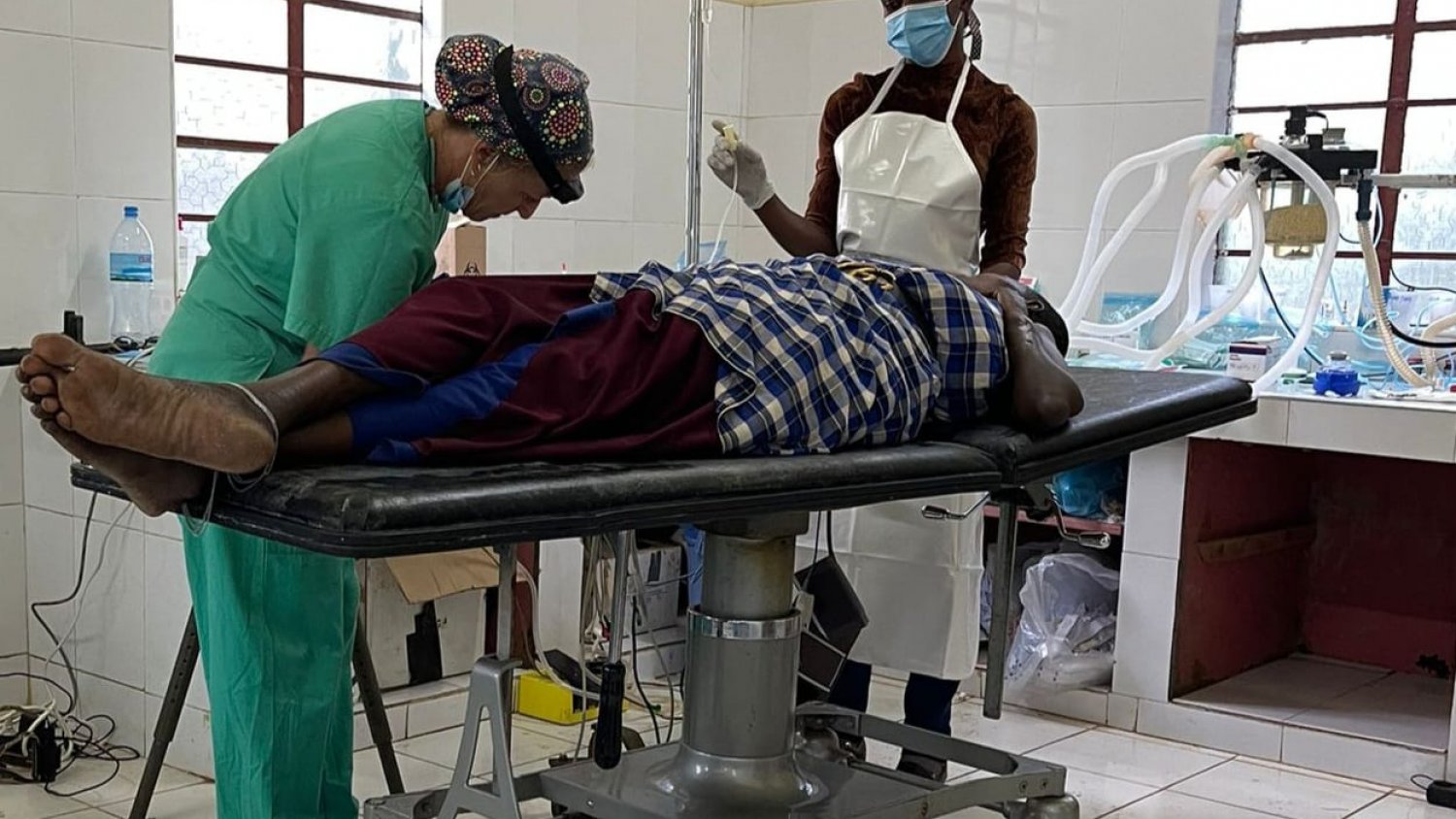 Una anestesista del Hospital de Antequera participa en un proyecto de cooperación internacional en Tanzania 