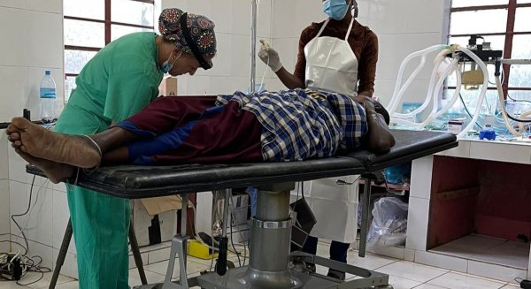 Una anestesista del Hospital de Antequera participa en un proyecto de cooperación internacional en Tanzania 