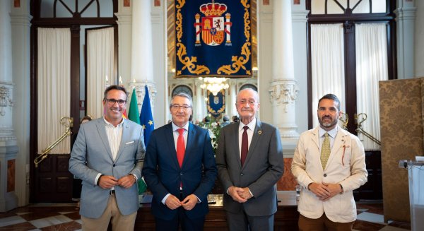 Málaga y Rincón de la Victoria firman un protocolo para la promoción conjunta de ambos destinos 