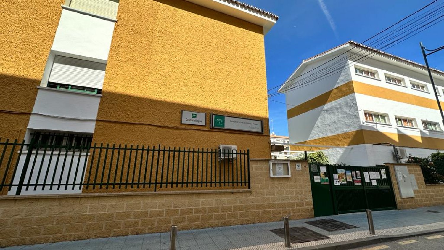 Junta y Ayuntamiento de Vélez-Málaga abordan la actuación ante la ocupación de instalaciones del CEIP Custodio Puga 