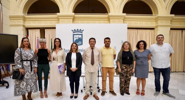 El Ayuntamiento de Málaga lanza un programa piloto de talleres formativos para familias con adolescentes