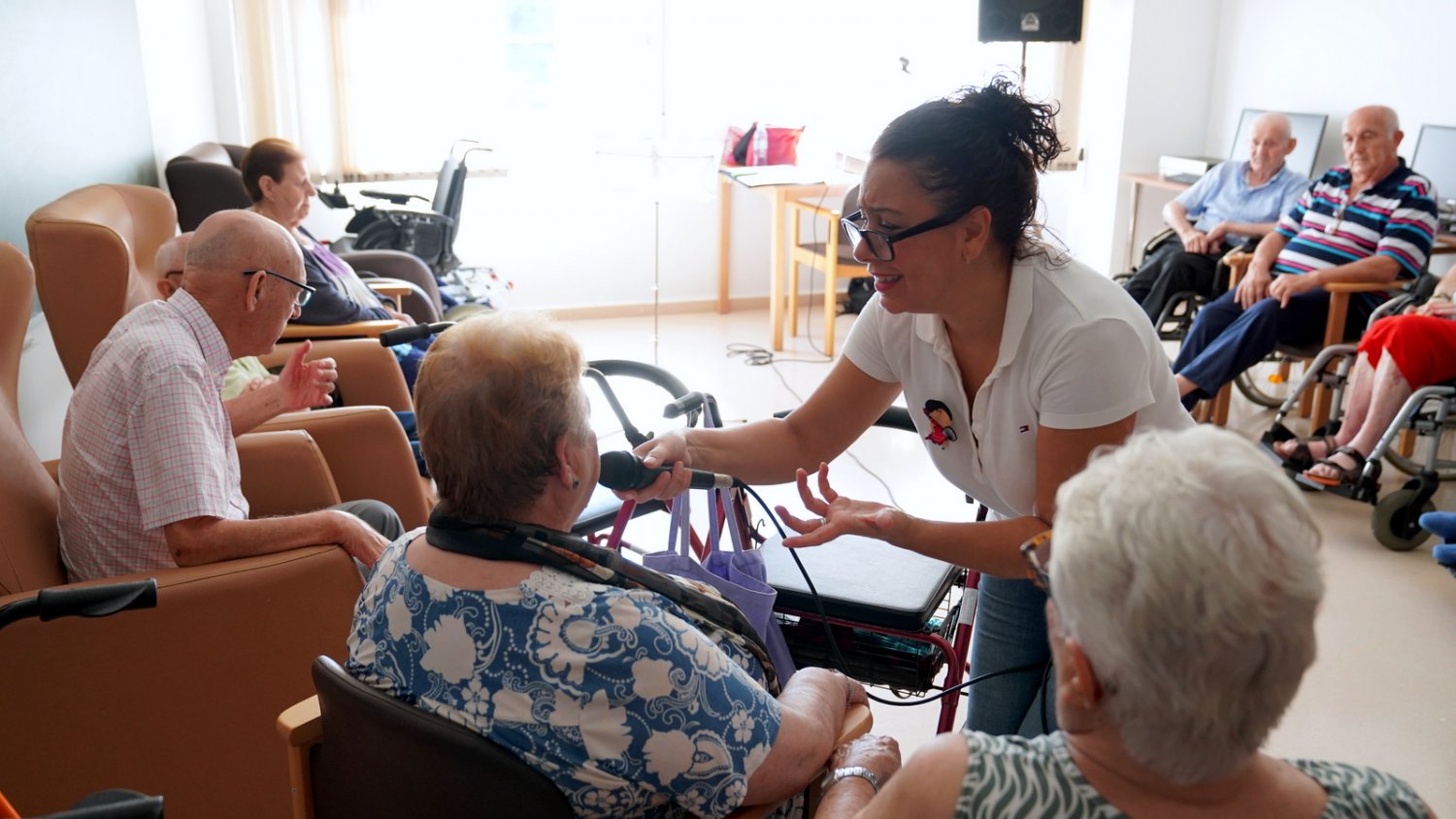 Estepona acerca el cante en vivo a las residencias de mayores en un proyecto pionero de musicoterapia