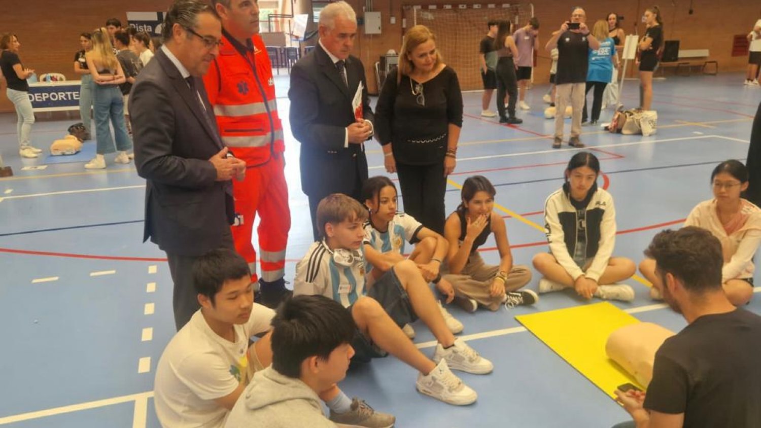 El 061 celebra su décimo Cardiomaratón en el que entrena a 1.200 jóvenes malagueños en reanimación 