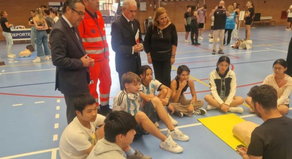 El 061 celebra su décimo Cardiomaratón en el que entrena a 1.200 jóvenes malagueños en reanimación 