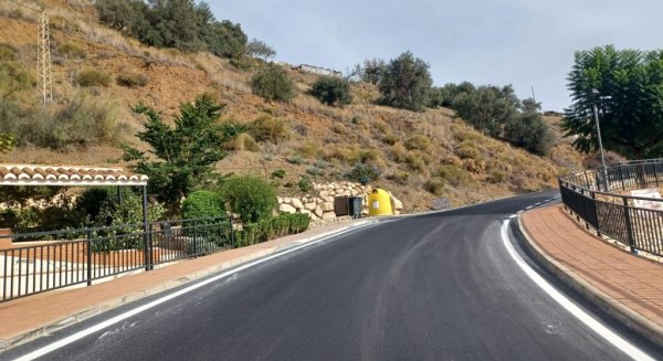 La Diputación invierte 1,1 millones de euros en la mejora de cinco carreteras de la Axarquía