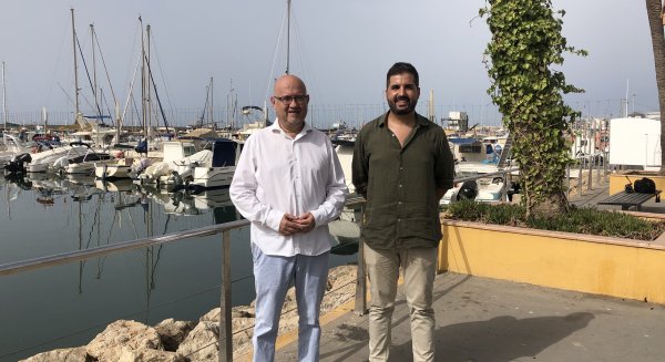 Vélez-Málaga solicita a la Junta una solución urgente al problema de suciedad y abandono del Puerto de La Caleta