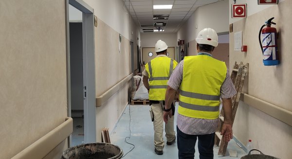 Los hospitales Civil y Materno Infantil reforman quirófanos y áreas de ingreso este verano