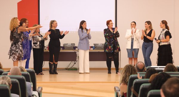 Ocho mujeres de la provincia de Málaga ponen voz a una canción dedicada a la mujer rural