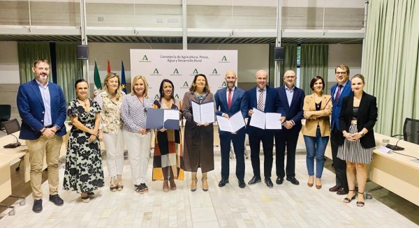 Junta y Landaluz se unen para impulsar el primer clúster agroalimentario de Andalucía