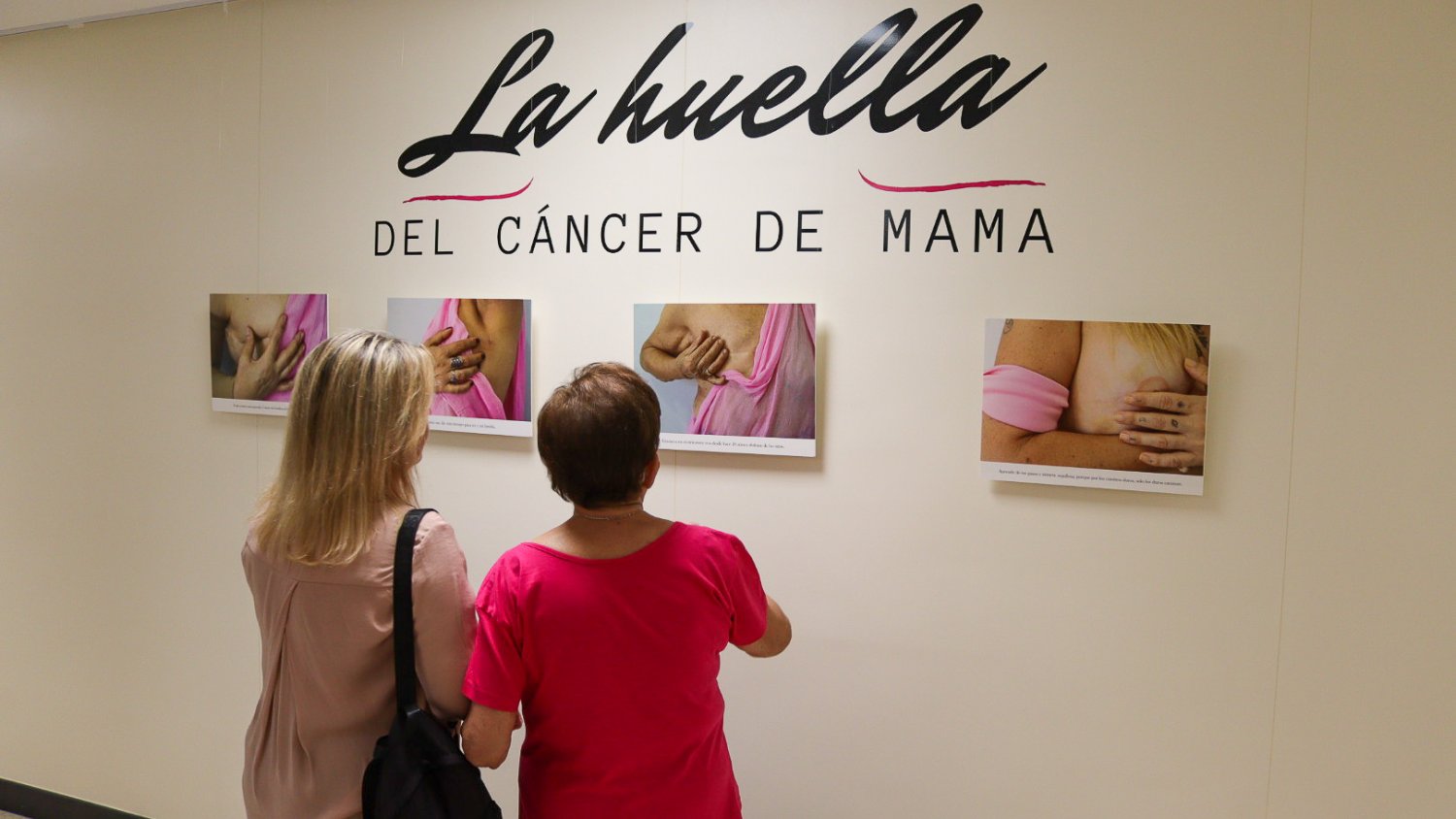 El Hospital Regional de Málaga inaugura la exposición 'La huella' con motivo del Día Mundial contra el Cáncer de Mama
