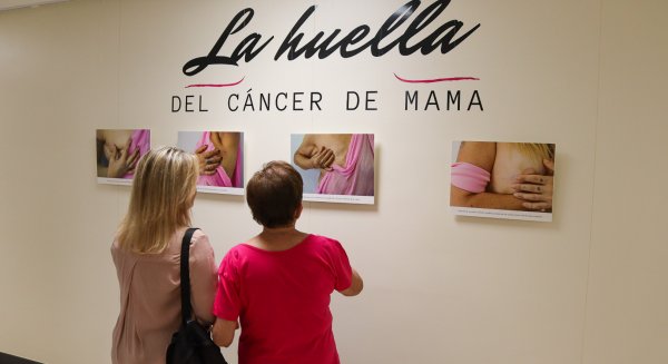 El Hospital Regional de Málaga inaugura la exposición 'La huella' con motivo del Día Mundial contra el Cáncer de Mama