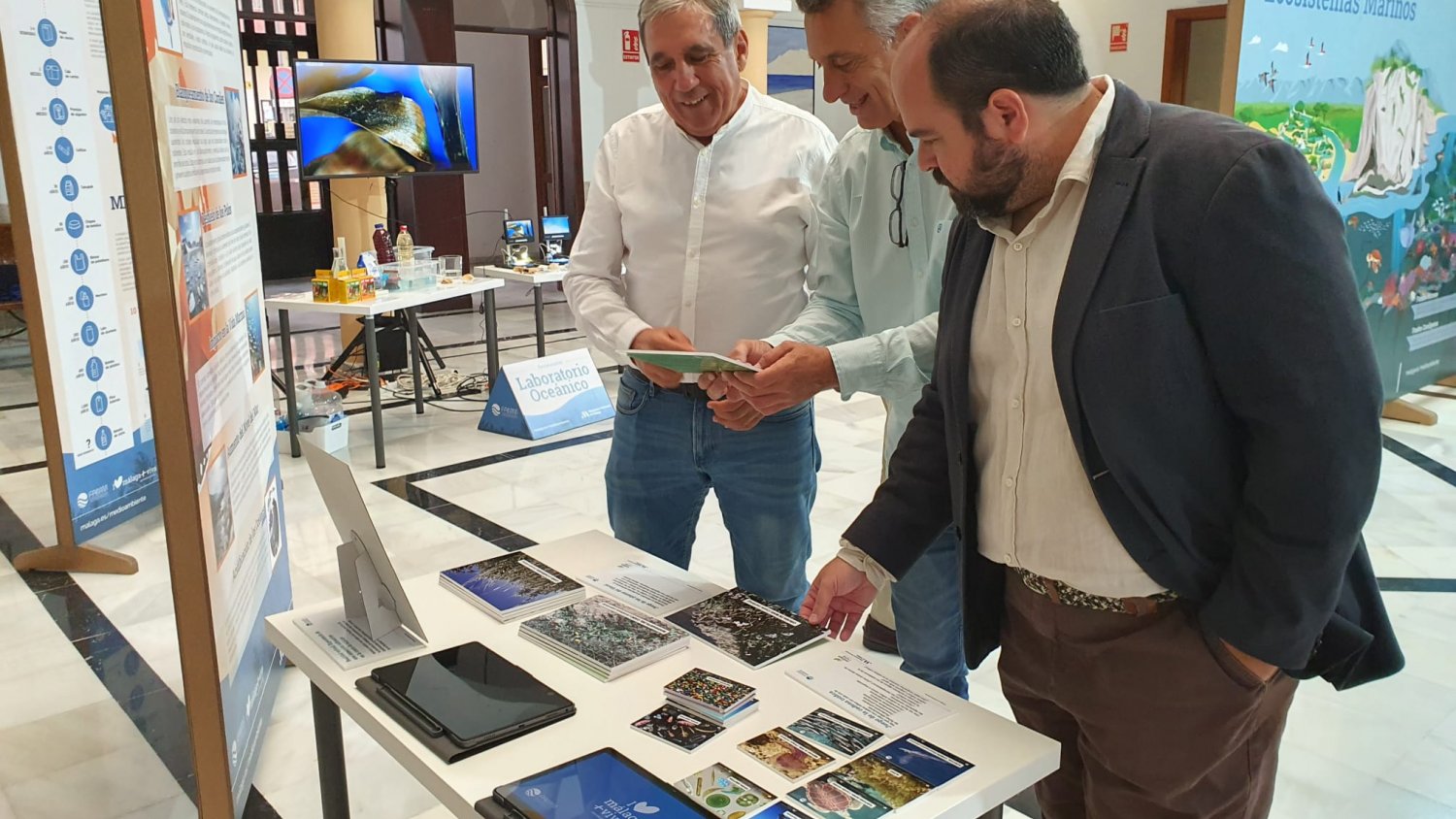 Rincón de la Victoria, primer municipio en acoger la exposición itinerante `Restauramar´ sobre el cuidado del mar 
