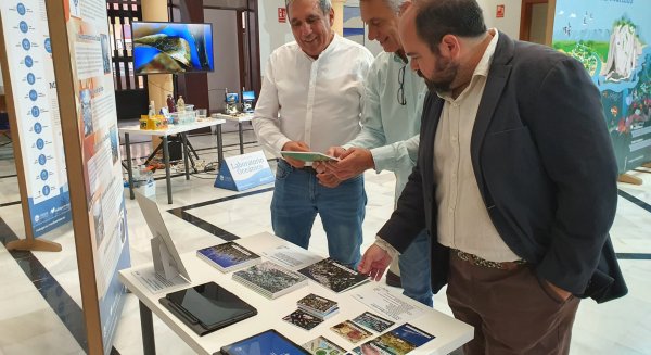 Rincón de la Victoria, primer municipio en acoger la exposición itinerante `Restauramar´ sobre el cuidado del mar 