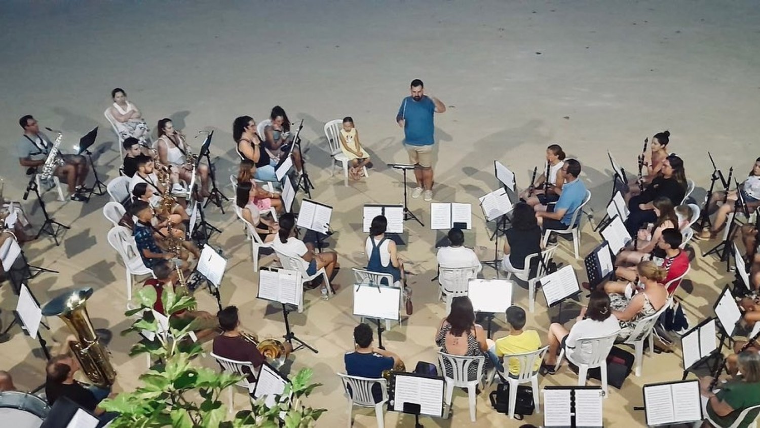 La Banda Municipal de Música de Campillos participa en la Gran Cabalgata de Disneyland París