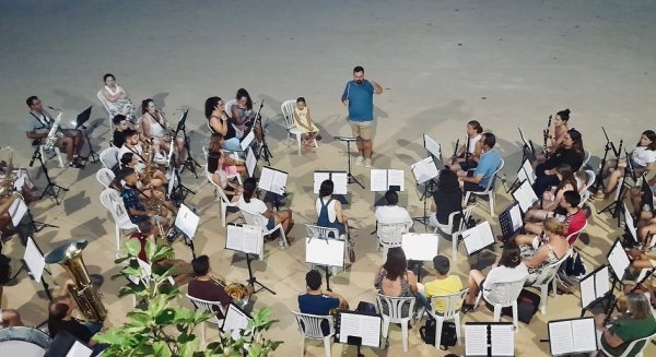 La Banda Municipal de Música de Campillos participa en la Gran Cabalgata de Disneyland París