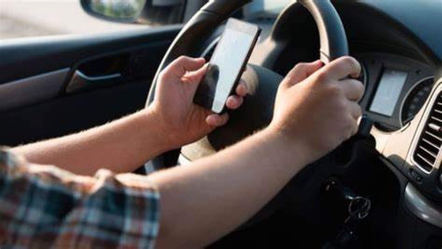 DGT finaliza campaña sobre conducción distraída y Málaga registra un 50,14% de infracciones por uso del móvil