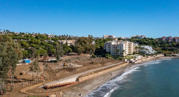 Entran en su recta final las obras del tramo de corredor litoral en la playa del Cristo de Estepona