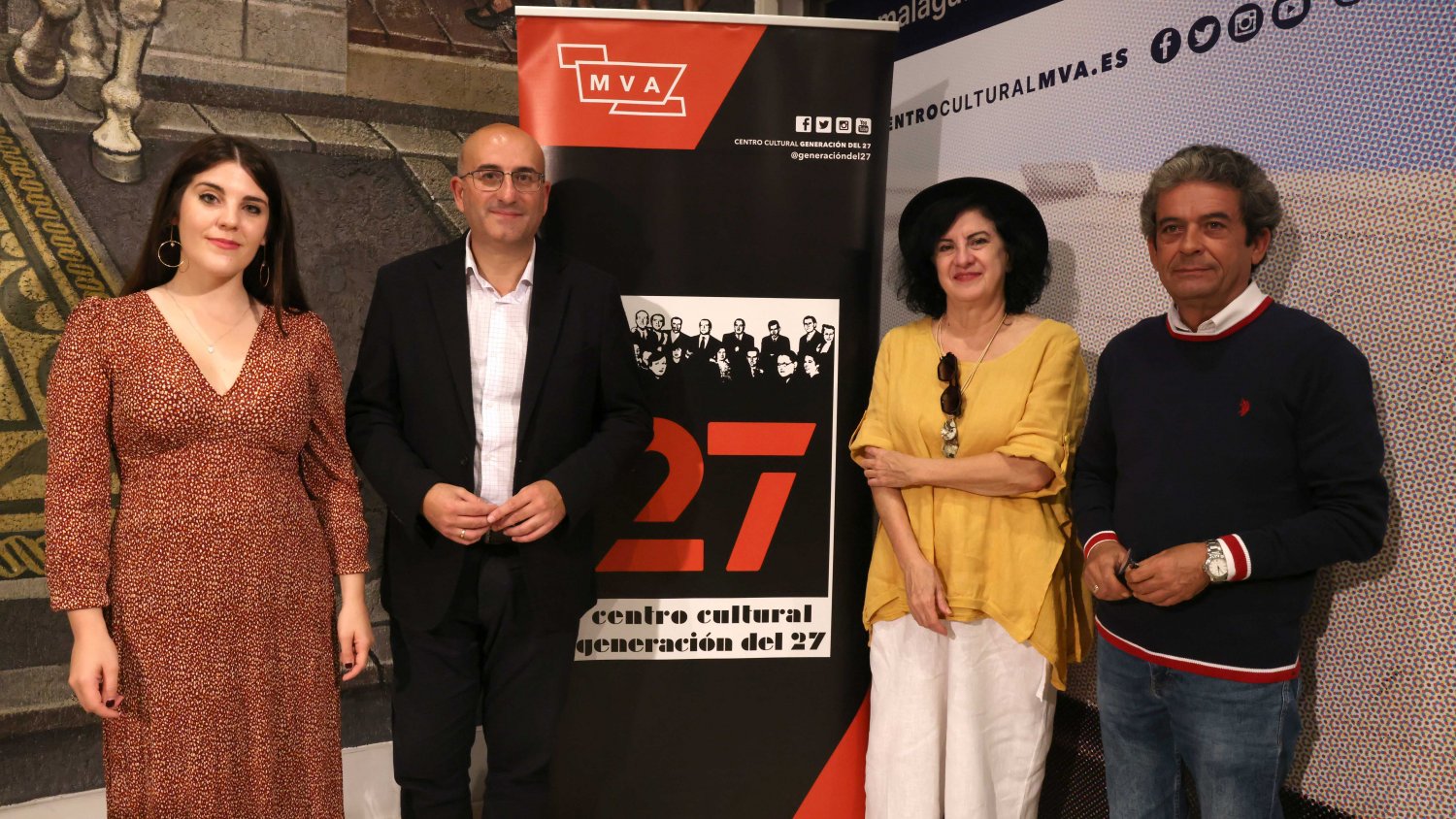 Javier Adrada de la Torre, ganador del Premio Emilio Prados de la Diputación por 'Ensayo sobre una cebolla infinita'