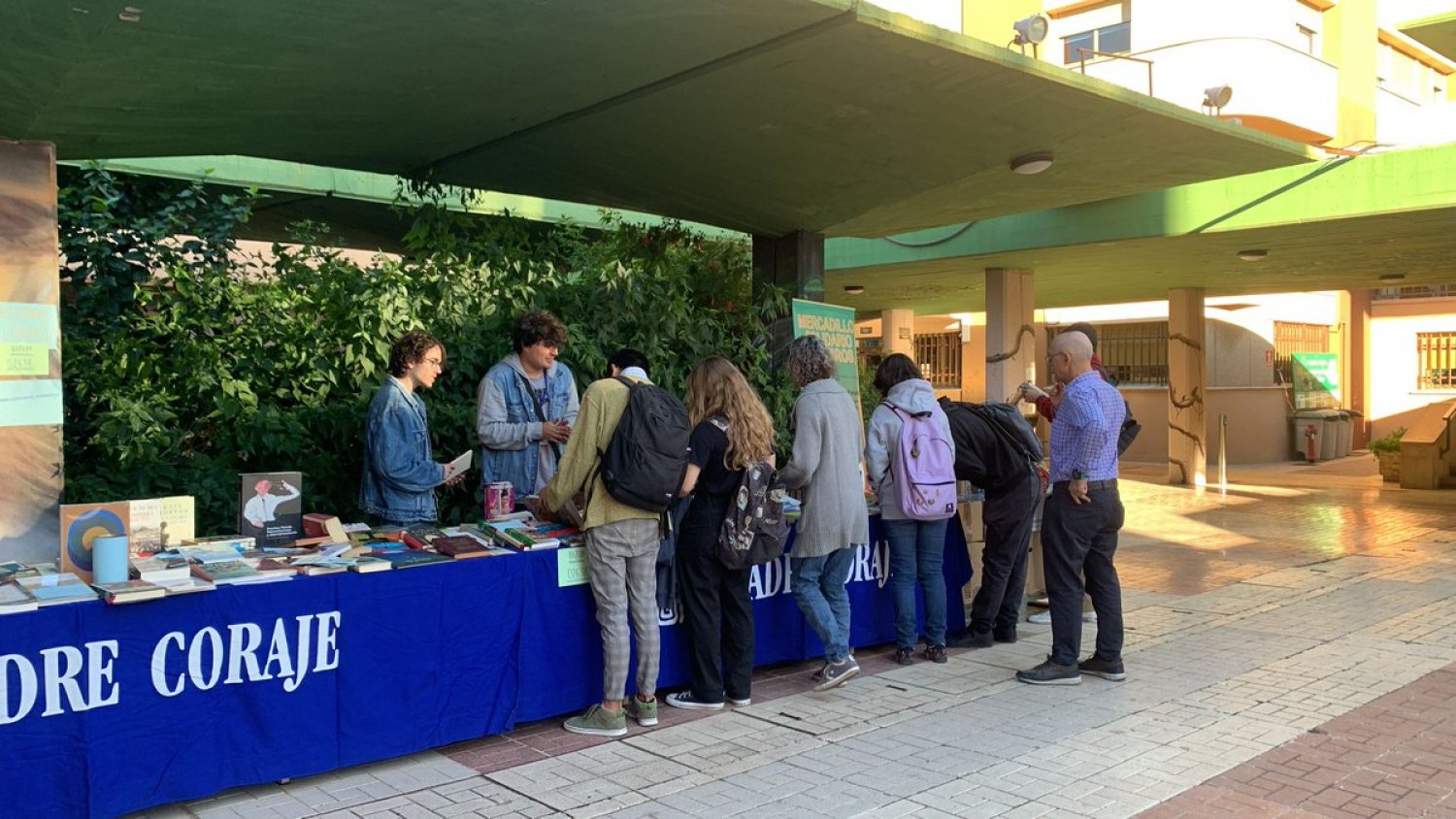 Mercadillo solidario de libros en varios centros de la Universidad de Málaga
