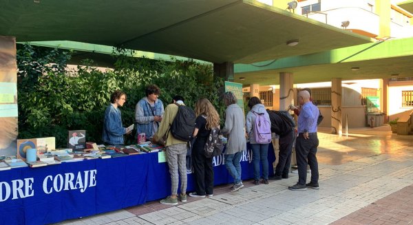 Mercadillo solidario de libros en varios centros de la Universidad de Málaga
