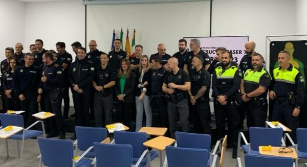 La Policía Local del Rincón de la Victoria adquiere pistolas Táser para situaciones extremas