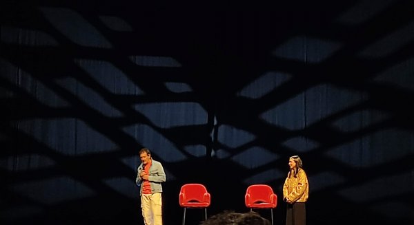 Antonio Banderas se reúne con jóvenes y desvela que el Teatro del Soho “nace por un ataque al corazón”