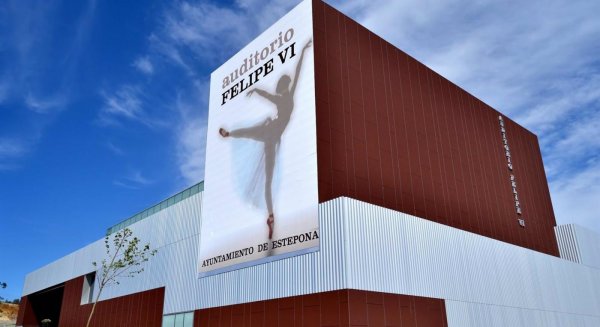 Estepona acoge la comedia teatral ‘Ménage à Trois’ con Rafa Blanca, Patri Psicóloga y Pere Estupinyà