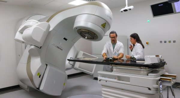 El Hospital Regional de Málaga incorporará un nuevo acelerador lineal para tratar a pacientes con cáncer