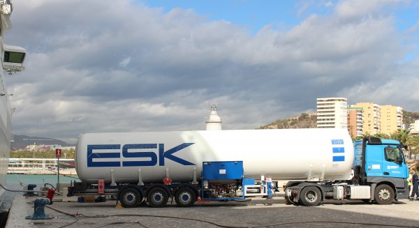 El Puerto de Málaga suministra por primera vez Gas Natural Licuado a un crucero 