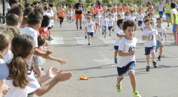 Cerca de 500 escolares del colegio Atenea en Torremolinos corren este viernes contra la violencia de género