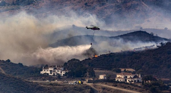 25 efectivos terrestres siguen trabajando en el incendio de Mijas, ya estabilizado y con menos viento