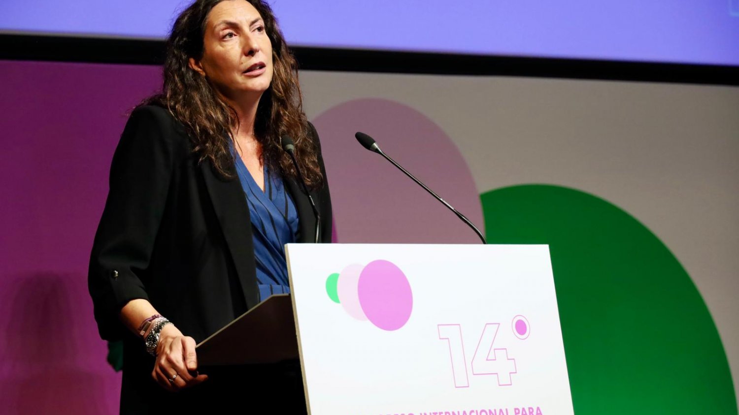 La consejera de Igualdad incide en que la educación es la mejor herramienta para erradicar la violencia de género
