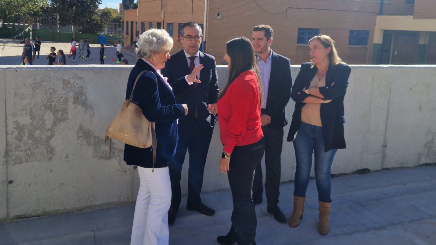 Educación concluye la construcción del nuevo muro exterior del CEIP Antonio Machado de Málaga