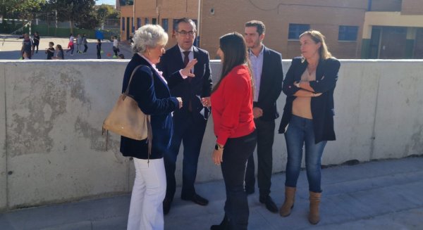 Educación concluye la construcción del nuevo muro exterior del CEIP Antonio Machado de Málaga