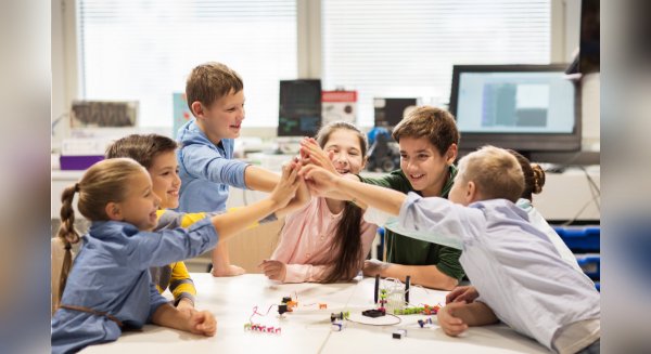 Arranca en Málaga una nueva edición del programa educativo municipal 'Teenbizz' con más de 1.000 escolares