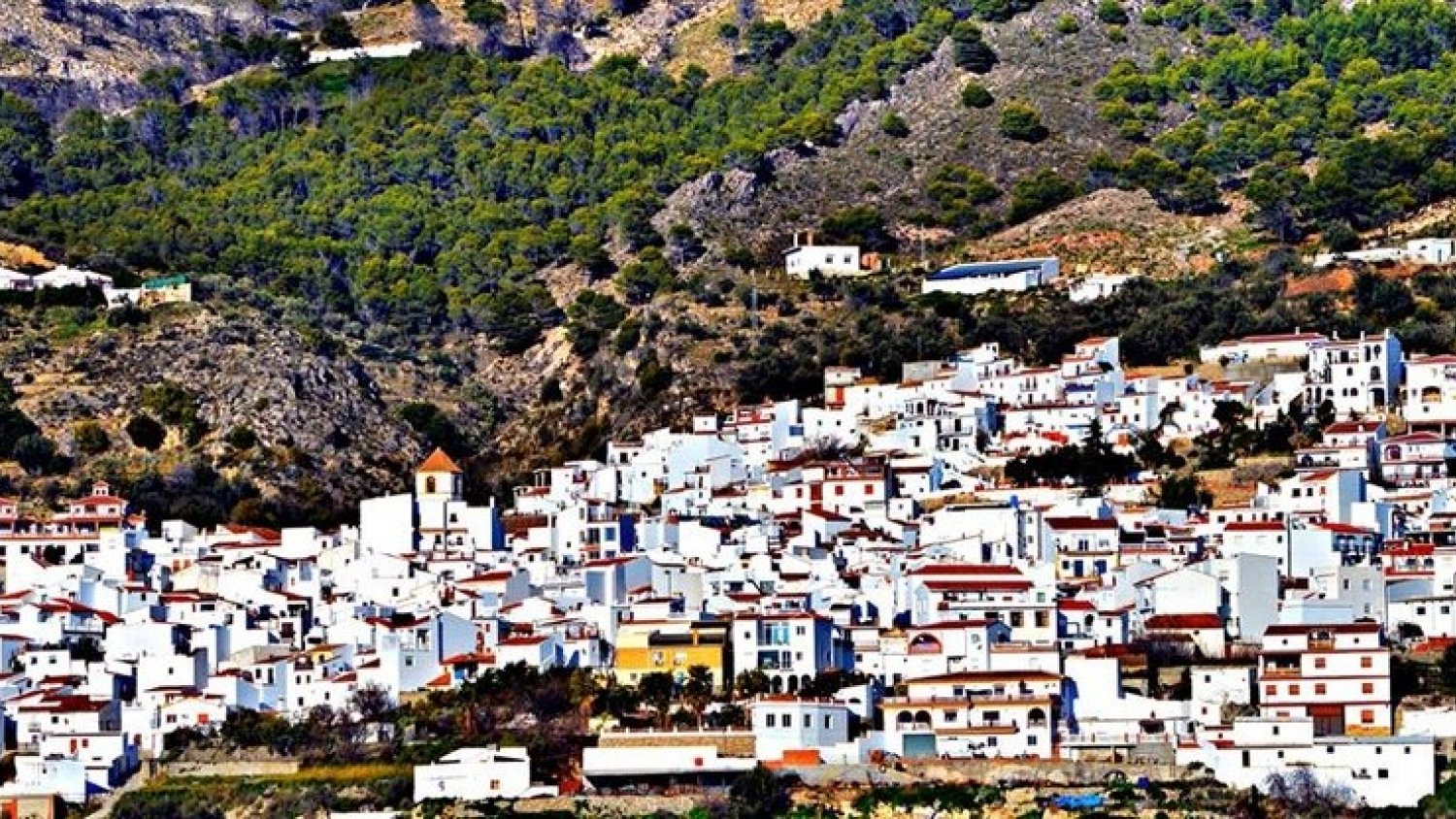La provincia de Málaga recibe una inversión adicional de 8,6 millones para caminos rurales