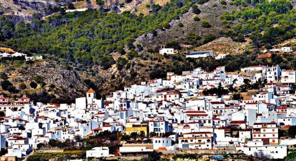 La provincia de Málaga recibe una inversión adicional de 8,6 millones para caminos rurales