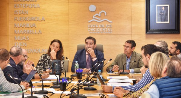 Junta y Mancomunidad avanzan en ampliar la autorización de agua regenerada para baldeos y riego de parques  