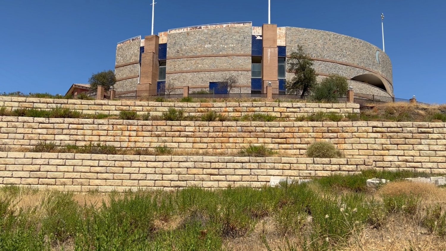 PSOE denuncia la situación de abandono del Auditorio de la Luna Mora de Guaro y pide que se recupere