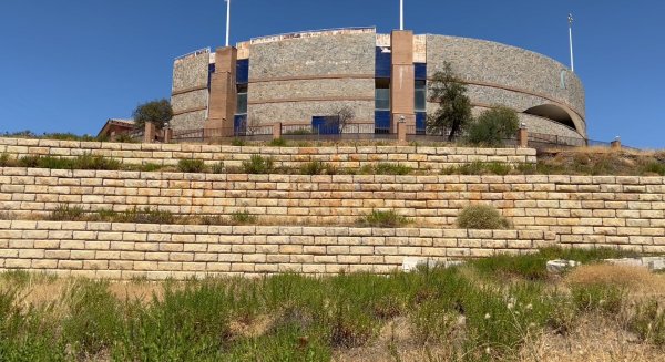 PSOE denuncia la situación de abandono del Auditorio de la Luna Mora de Guaro y pide que se recupere