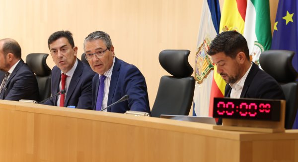 Salado defiende que las cuentas de la Diputación para 2024 hacen frente a retos como la sequía y la movilidad
