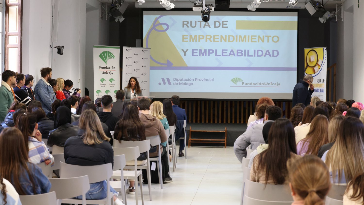 100 jóvenes participan en un encuentro sobre los empleos del futuro organizado por Diputación y Fundación Unicaja