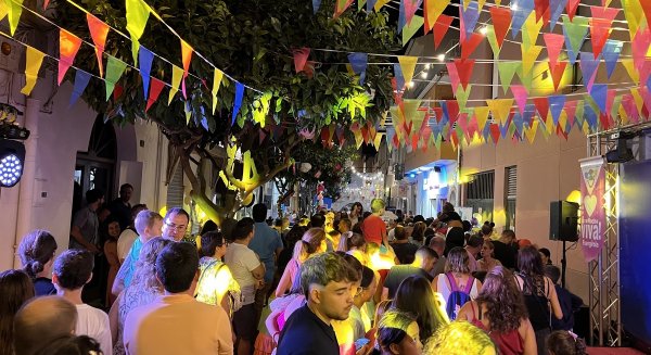 Miles de personas disfrutan de la Noche Viva Fuengirola en doce espacios públicos de la ciudad
